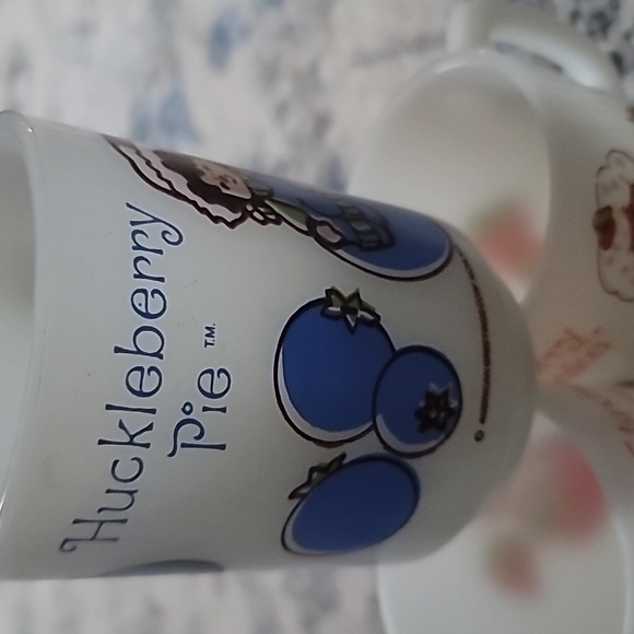 Vintage Anchor Hocking Strawberry Shortcake mugs - Picture 2 of 6